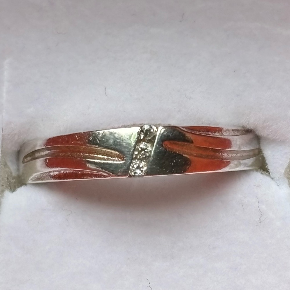 925 Sterling Silver And White Stone/ CZ Band With Carved Details Size 5.5